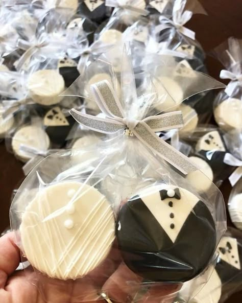 Decorate Oreos, on or off a stick Oreo Wedding Favors, Decorated Oreos, Cake Pucks, Tea Cup Centerpieces, Reception Desserts, Engagement Cookies, Anniversary Vow Renewal, Fancy Cupcakes, Wedding Gift Pack