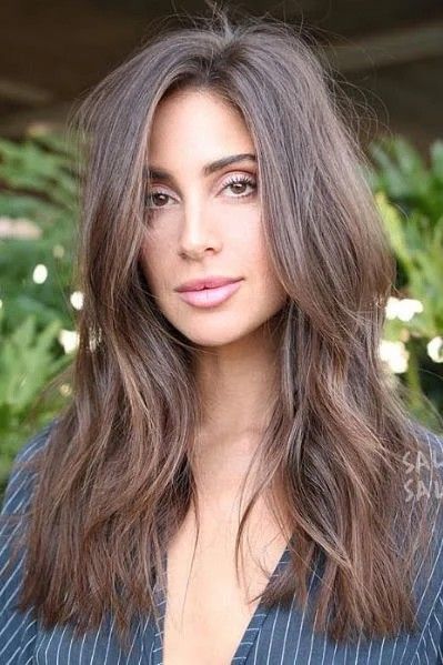 Long straight layered look for long (oblong) face shape Rambut Brunette, Long Face Haircuts, Long Face Shapes, Framing Layers, Long Face Hairstyles, Hair Cut Ideas, Long Layered Haircuts, Liv Tyler, Long Brown Hair