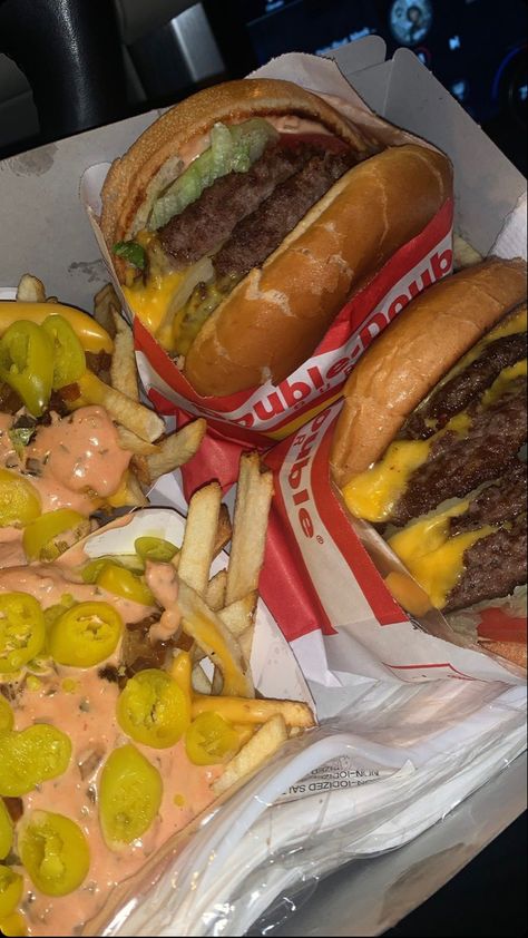 Beverly Hills Rodeo Drive, Car Date, Burger Cheese, In And Out Burger, Kim Kardashian Kylie Jenner, Kardashian Kylie Jenner, In N Out Burger, California Food, In-n-out Burger