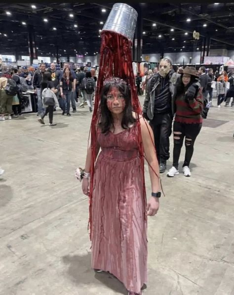 Carrie Costume, Carrie Halloween, Carrie Halloween Costume, Casual Halloween Costumes, Most Creative Halloween Costumes, Horror Halloween Costumes, Halloween Circus, Carrie White, Halloween Outside