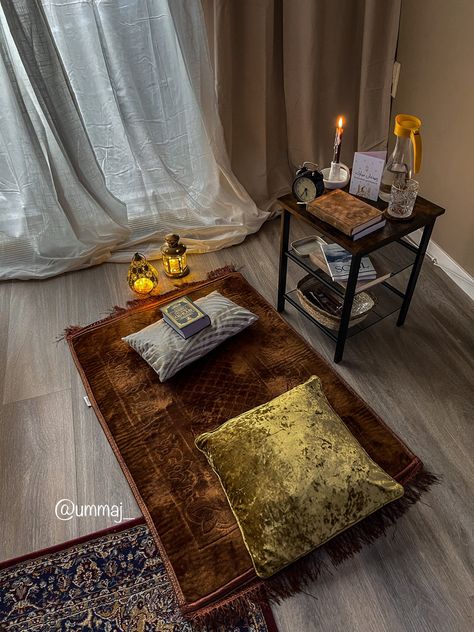 Ramadan Salah Corner At Home, Ramadan Prayer Corner, Prayer Corner Muslim, Salah Corner, Cozy Corner Living Room, Islamic Prayer Room, Muslim Prayer Room Ideas, Prayer Room Ideas, Colourful Living Room Decor