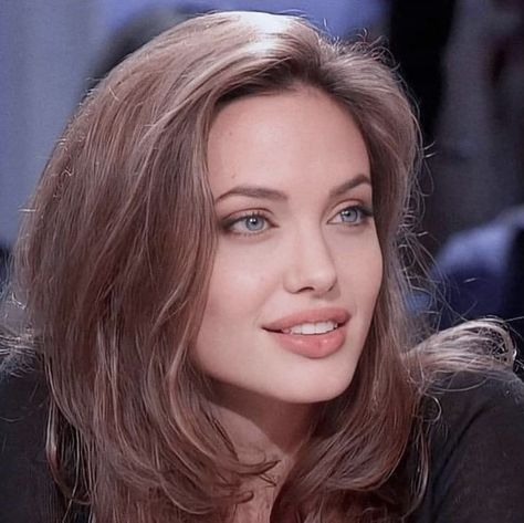 كريستال ريد, Angelina Jolie 90s, Angelina Jolie Photos, Face Card, Manifestation Board, Adriana Lima, Angelina Jolie, Makeup Inspo, Makeup Inspiration