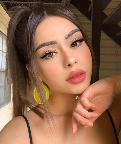 Beach Makeup Look, Beach Makeup, Yellow Makeup, Soft Makeup Looks, Summer Makeup Looks, Glamorous Makeup, Soft Makeup, Summer Makeup, Glam Makeup