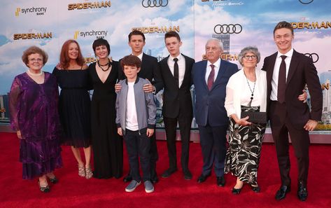 23 Pictures That Prove Tom Holland Has the Most Wholesome Family in Hollywood The Holland Family, Tom Holland Family, Tom Holland Pics, Paddy Holland, Holland Brothers, Holland Family, Tom Holland And Zendaya, My Tom, Sam E