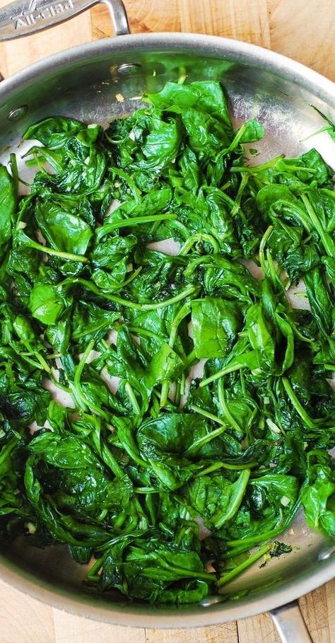 Cook Fresh Spinach, Cooked Spinach, Paleo Vegetarian, Squeezed Lemon, Sauteed Spinach, Fresh Spinach, Spinach Recipes, Vegan And Gluten Free, Side Recipes