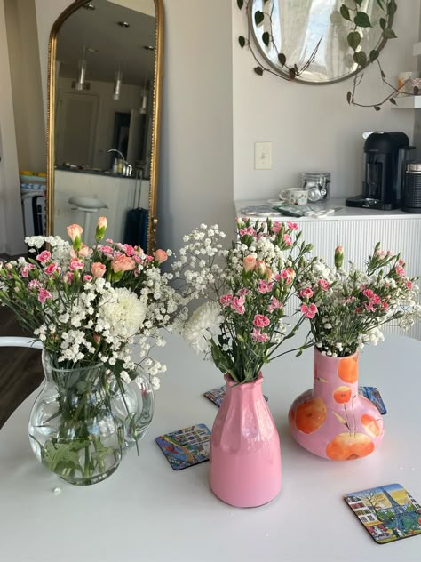 Roses Art, Boquette Flowers, Flower Vase Arrangements, Flower Shower, Nothing But Flowers, Vase Arrangements, Flower Therapy, Art Animation, Luxury Flowers