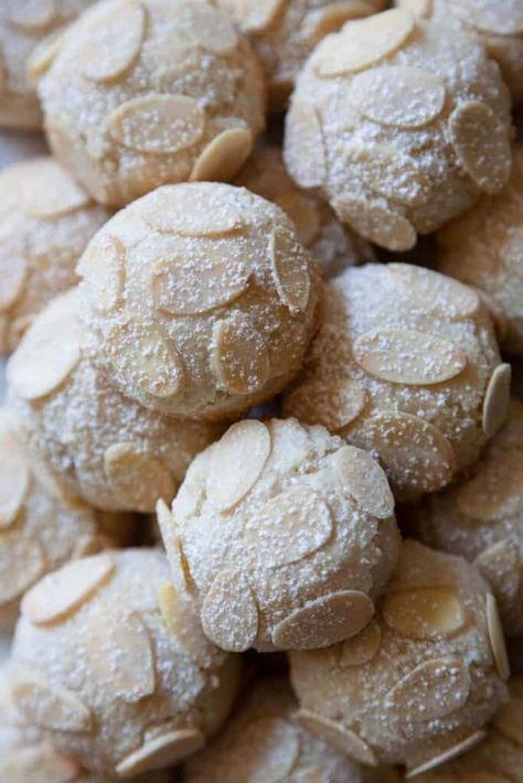 Easy Italian Almond Paste Cookies (Italian Almond Macaroons) are moist and chewy on the inside, crispy and crunchy on the outside. Made with just a few ingredients, they’re super easy to make and naturally gluten-free. Almond Paste Cookies, Amaretti Cookie Recipe, Almond Paste Recipes, Italian Baking, Italian Almond Cookies, Almond Macaroons, Resep Pasta, Italian Sweets, Almond Meal Cookies