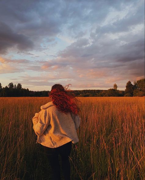 Curly Red Head Aesthetic, Harriet Core, Curly Ginger Hair Aesthetic, Red Curly Hair Aesthetic, Curly Red Hair Aesthetic, Ginger Girl Aesthetic, Ayla Aesthetic, Charlie Bennett, Red Head Aesthetic