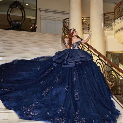 Deep Blue Quinceanera Dresses, Quinceñera Dresses Navy Blue, Dark Quinceanera Dresses, Blue Debut Gown, Dark Blue Quince Dress, Quinceanera Dresses Navy Blue, Navy Blue Quinceanera Ideas, Navy Blue Quince, Dark Blue Quinceanera Dresses