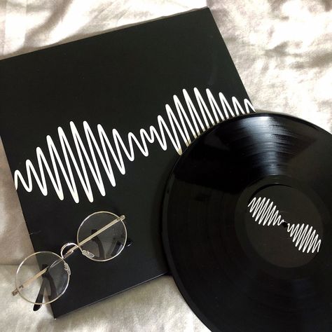 Vinyl Artic Monkeys, Arctic Monkeys Am Vinyl, Arctic Monkeys Vinyl Aesthetic, Vinyl Arctic Monkeys, Vinyl Disc Aesthetic, Disc Aesthetic, Arctic Monkeys Vinyl, Aesthetic Arctic Monkeys, Artic Monkeys Aesthetic