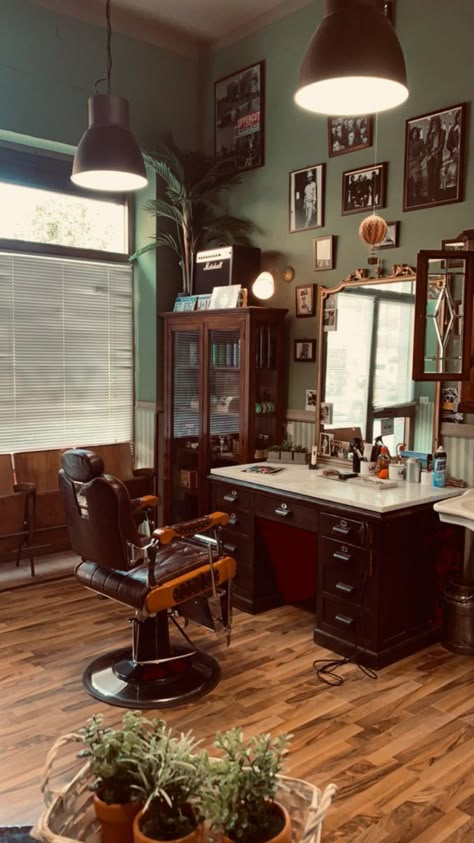 Retro Barbershop Interior, Masculine Barbershop Design, Victorian Barber Shop, Mens Barbershop Interior Design, 1950s Barber Shop, Old School Interior Design, Dark Barber Shop Interior, Old School Barbershop, Classic Barbershop Design