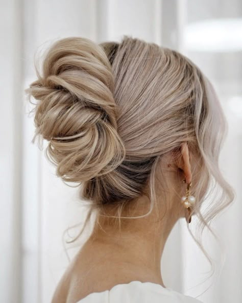 Beachy Waves Medium Length Wedding, Mid Updo Wedding Hair, Middle Bun Wedding Hair, Loose French Twist Wedding, Mid Updo Hairstyles, Bridal French Twist, French Twist Wedding Hair, Modern French Twist, Messy French Twist