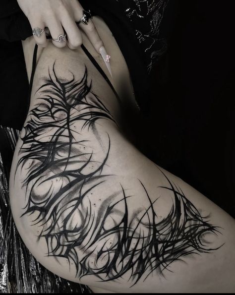 Gotik Tattoo, Waist Tattoos, Hip Thigh Tattoos, Torso Tattoos, Wicked Tattoos, Stomach Tattoos, Tattoo Style Drawings, Thigh Tattoos Women, Discreet Tattoos