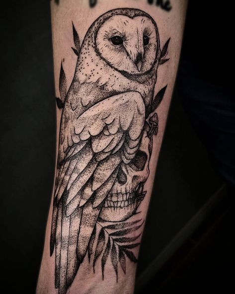 Owl Tattoo Chest, Barn Owl Tattoo, Labyrinth Tattoo, Owl Tattoo Drawings, Woodcut Tattoo, Hippie Tattoo, Animal Tattoo Ideas, Finger Tattoo For Women, Flame Tattoos