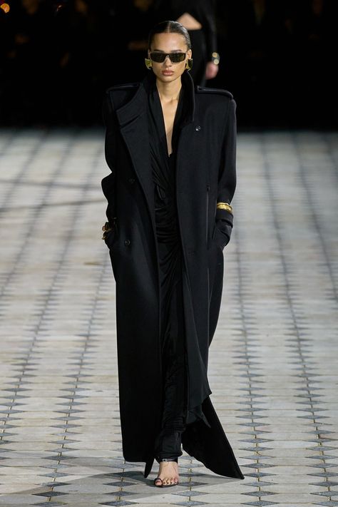 Ysl Inspired Outfit, Saint Laurent Spring 2023, Saint Laurent Outfit, Ysl Fashion, Saint Laurent Fashion, Bouchra Jarrar, Mode Mantel, Spring 2023 Ready To Wear, Long Black Coat