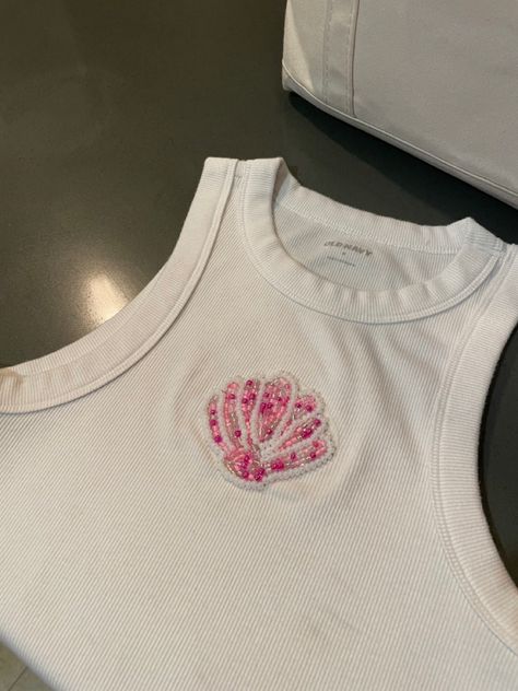 Embroidery Bead Shirt, Shell Bead Embroidery, Bead Embroidery Tshirt, Beaded Embroidery Shirt, Seed Bead Embroidery, Kids Street Style, Beaded Shirt, Hand Beaded Embroidery, Diy Bead Embroidery