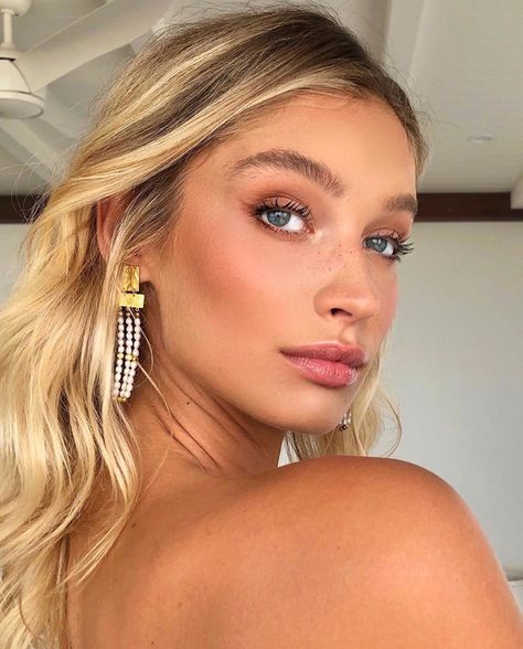 NUDESTIX on Instagram: “BRONZE + SCULPT 💫 @serenawylliemakeup uses our Nudies Bronzer in Bondi Bae to contour and sculpt the babeboss @harmonyabell’s face! Shop…” Soft Glam Boho Makeup, Super Natural Prom Makeup, Bridesmaid Makeup Yellow Dress, Glowy Makeup Bronze Formal, Light Prom Makeup For Blue Eyes, Sun Kissed Wedding Makeup, Prom Make Up Natural, Light Prom Makeup Natural, Make Up Looks For Blondes