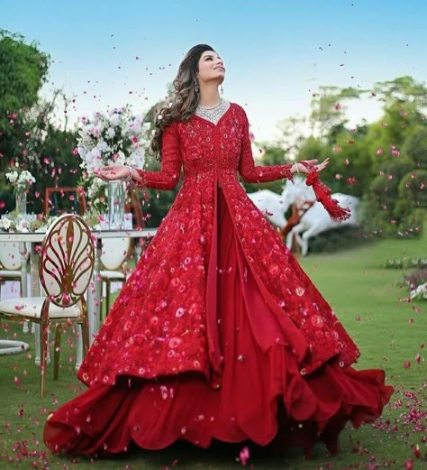 Western Dress भारतीय दुल्हन संबंधी, Dulhan Makeup, डिजाइनर कपड़े, Red Bridal Dress, Latest Bridal Dresses, Party Wear Gown, Indian Party Wear, Pakistani Fancy Dresses, Bridal Dress Fashion