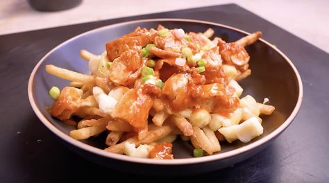 Buffalo Chicken Poutine Recipe from Sam The Cooking Guy Chicken Poutine Recipe, Chicken Poutine, Barbecue Burgers, Poutine Recipe, Jalapeno Burger, Breaded Steak, Potatoes Fries, Massive Library, Steak Kabobs