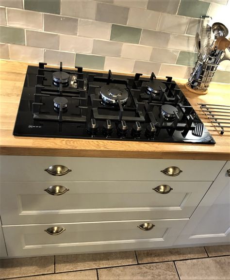 Kitchen Gas Stove Ideas Modern, Gas Hobs Kitchen Built Ins, Kitchen Burner Ideas, Kitchen Hob Ideas, Gas Hobs Kitchen, Built In Cooker, Hobs Kitchen, Built In Stove, Kitchen Burner