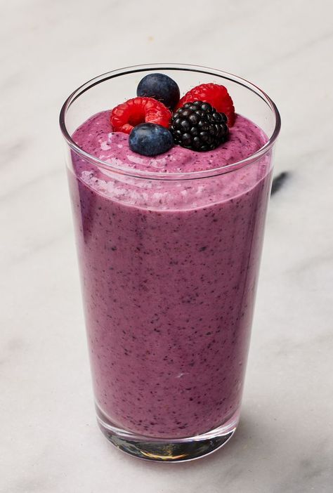 Mixed-Berry Breakfast Smoothie Smoothie Recipes Berry, Berry Smoothie Aesthetic, Mixed Berry Smoothie Bowl, Berry Milkshake, Smoothie Berries, High Protein Breakfast Smoothies, Berry Banana Smoothie, Berries Smoothie, Aip Foods