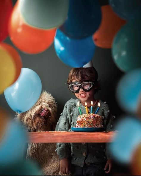 Kids Photoshoot Ideas, Cake With Candles, Colorful Balloons, A Birthday Cake, Birthday Photography, Birthday Cake With Candles, Foto Baby, Trik Fotografi, Birthday Pictures