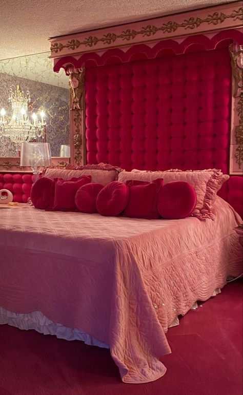 Red And Pink Room Ideas, Trashy Bedroom, Lovecore Bedroom, Lovecore Room, Pink And Red Room, Red And Pink Bedroom, Pink And Red Bedroom, Red Room Ideas, Red Room