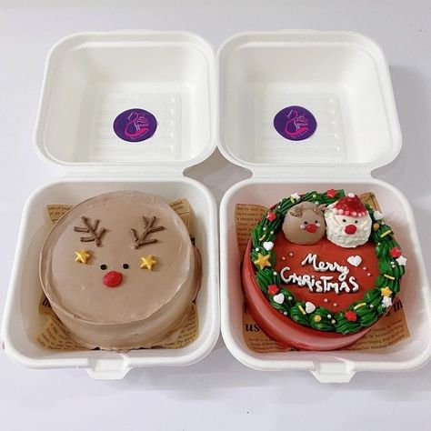 Bento Cake Christmas Design, Christmas Lunch Box Cake, Christmas Bento Cake Design, Bento Cake Natal, Christmas Lunchbox Cake, Korean Christmas Cake, Aesthetic Christmas Cake, Christmas Bento Cake, Simple Christmas Cakes