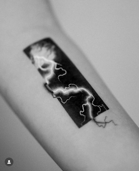 Thunder Tattoo, Lightning Tattoo, Thunder And Lightning, Anime Tattoos, Blackwork, Tatting, Body Art, Tattoo Ideas, Tattoos