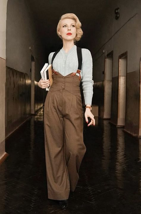 Women Suspender Outfits, Suspenders Outfits, 40s Mode, Suspenders Outfit, Oktoberfest Outfit, Suspenders For Women, Academia Fashion, Vintage Inspired Fashion, Retro Mode