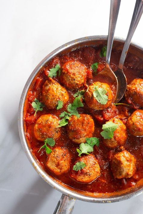 This chicken meatball dinner is both keto and paleo. The meatballs are moroccan spiced and are served in a delicious sweet tomato sauce. #Keto #Paleo #Recipe #Dinner #Chicken Keto Chicken Meatballs, Low Carb Zucchini Fries, Beef Kebabs, Keto Fried Chicken, Meatball Dinner, Chicken Meatball, Chicken Meatball Recipes, Coconut Flour Recipes, Moroccan Chicken