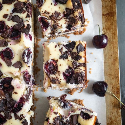 Cherry Cheesecake Bars, Chocolate Cherry Cheesecake, Cherry Cheesecake Recipe, Chocolate Cherries, Raspberry Cheesecake Bars, Cheese Bars, Cream Cheese Bars, Chocolate Crepes, Sour Cherries