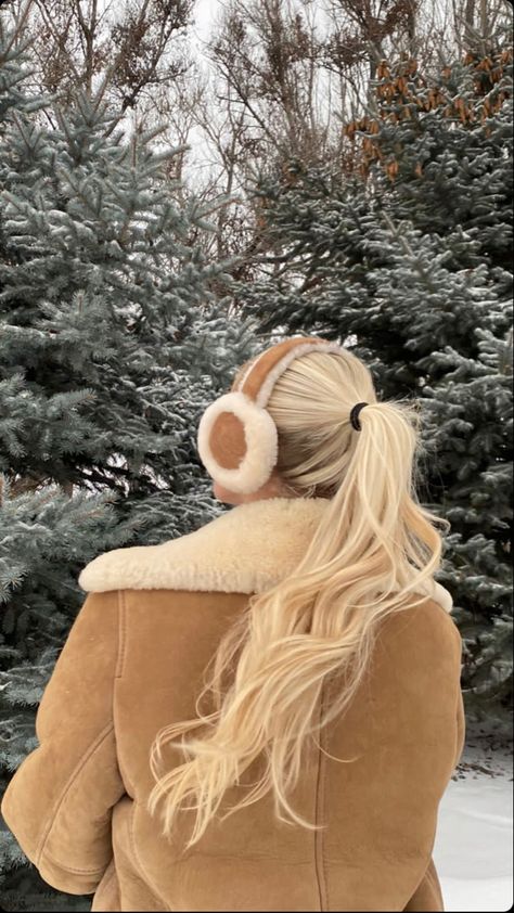 Earmuffs Outfit, Fluffy Earmuffs, Snow Pics, Ugg Earmuffs, Cozy Snow, Blonde High, Seasons Photography, Leather Gloves Women, Aesthetic Cozy