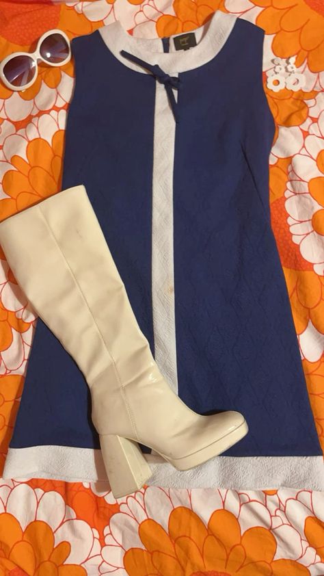 Mod Look 1960s, 1960s Fashion Gogo Boots, Mid 1960s Fashion, 70s Mini Dress Outfit, 70s Outfits With Gogo Boots, Go Go Boots 60s, 1960 Mini Dress, 60s Mod Mini Dress, 60s Gogo Boots Outfit