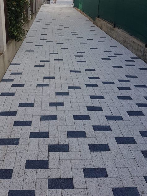 Paver Blocks Patterns, Paving Block Design, Paved Patio Ideas, Paved Garden Ideas, Paver Block Design, Landscaping Sidewalk, Sidewalk Landscape, Interlock Paving, Parking Tiles Design