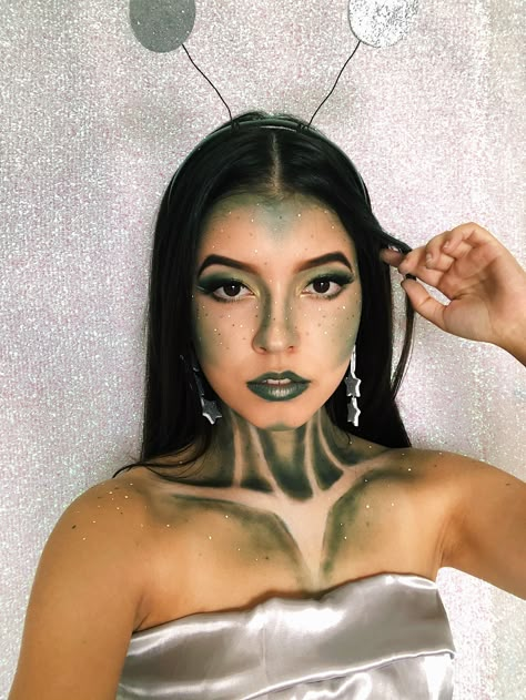 Womens Alien Costume Makeup, Galactic Halloween Costume, Alien Makeup Halloween Pretty, Grey Alien Costume, Green Alien Costume Women, Easy Alien Costume Women, Alien Makeup Pretty Halloween Costumes, Cute Alien Makeup Halloween, Martian Halloween Costume