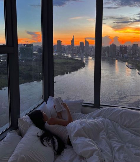 Appartement New York, Apartment View, Paris Jackson, Nyc Life, New York Life, 2022 Vision Board, Aesthetic Rooms, New York Apartment, City Apartment