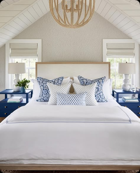 Nantucket Bedroom Decor, Nantucket Inspired Bedroom, Nantucket Style Interior, Nantucket Aesthetic Bedroom, Cozy Primary Bedroom Ideas, Nantucket Home Interior, Nantucket Style Bedroom, Nantucket Aesthetic Interior, Nantucket Decorating Style