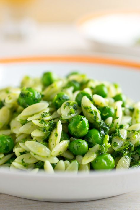 Recipes Using Peas, Peas Risotto, Cooking Orzo, Peas Pesto, Pea Orzo, Orzo With Peas, Parsley Pesto Recipe, Baked Orzo, Pea Risotto