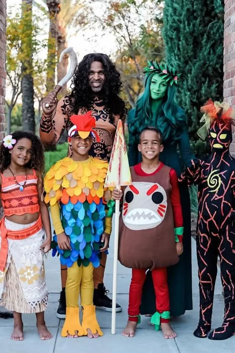 Family Halloween Costumes Moana, Family Of 4 Halloween Costumes Moana, Aladdin Halloween Costumes Family, Disney Brother Sister Costumes, Family Moana Halloween, Family Costumes Moana, Best Halloween Outdoor Decorations, 5 Family Costume Ideas, Diy Disney Family Costumes