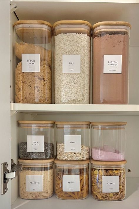 Small Pantry Organization, Pantry Jars, Pantry Containers, Organized Pantry, Pantry Organisation, House Organisation, Small Pantry, Kitchen Organization Pantry, Organization Kitchen