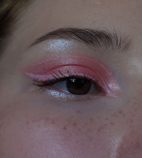 Close up on brown eye. Soft pink glitter eyeshadow with pink graphic liner. Pink Eyeshadow For Brown Eyes, Pink Makeup Brown Eyes, Barbie Movie Makeup, Eyeshadow On Brown Eyes, Pale Pink Makeup, Pastel Pink Makeup, Soft Pink Eyeshadow, Pink Glitter Eyeshadow, Prom Things