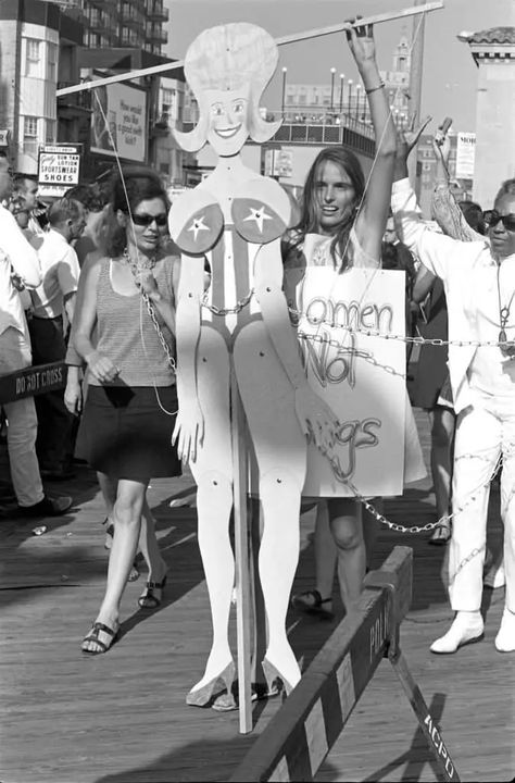 #missamerica #beautypageant #fashionhistory #fashion #1960s #protest #womenprotesting 1960s Protest, 60s Protest, Freedom Speech, Women Protesting, Womens Protest, Women Protest, Fashion Journalism, History Project, Fashion 1960s