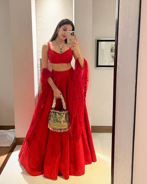 Indian Wedding Attire, Simple Lehenga, Trendy Outfits Indian, Indian Outfits Lehenga, Lehenga Designs Simple, Anarkali Dress Pattern, Traditional Indian Dress, Desi Fashion Casual, Saree Designs Party Wear