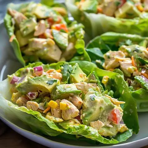 Anti Inflammation Lettuce Wraps, Avocado Chicken Salad Lettuce Wraps, Lettuce Wrap Recipes Chicken, Chicken Avocado Recipes, Avocado Chicken Wrap, Avocado Chicken Lettuce Wraps, Avocado Chicken Recipes, Lettuce Wraps Chicken, Chicken Avacado