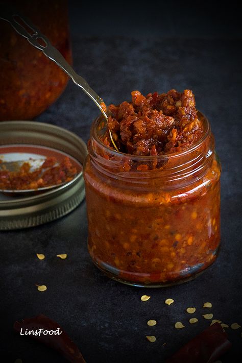 Want to know how to make Red Chilli Paste? Easy, delicious recipe for homemade chilli paste. Perfect as a cooking ingredient and condiment. I give you 2 methods here. #chilipeppers, #chillies, #spicy, #hot, #linsfood Chilli Paste Recipe, Chili Paste Recipe, Guacamole Dip Recipes, Chicken Pickle, Red Chili Paste, Homemade Chilli, Chipotle Paste, Homemade Chipotle, How To Make Chili