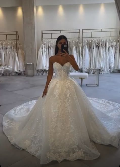 Simple Fluffy Wedding Dress, Wedding Dresses Tulle Ball Gown, Princess Wedding Dress With Veil, Long Puffy Wedding Dresses, Lace Puffy Wedding Dress, Wedding Dresses Princess Style, Wedding Dresses Heart Neckline, Wedings Drees Girl, Beautiful Wedding Dresses Mermaid