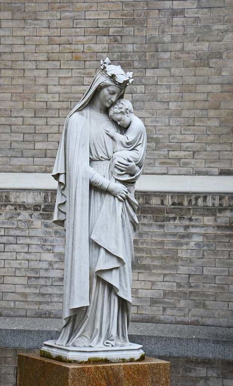 Statue Of Mary, Baby Jesus Statue, Christian Imagery, Religious Statues, St Maria, Mother Mary Images, Catholic Statues, Virgin Mary Statue, Mary Statue