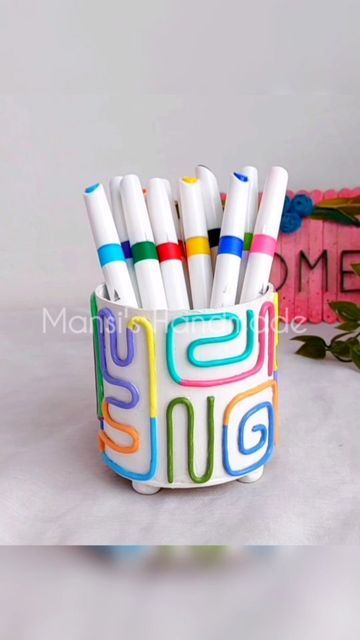 Air Clay Pencil Holder, Pen Holder With Clay, Clay Pen Holder Aesthetic, Polymer Clay Pencil Holder, Pen Stand Diy Creative, Polymer Clay Pen Holder, Air Dry Clay Pen Holder, Air Dry Clay Pencil Holder, Pen Holder Diy Crafts