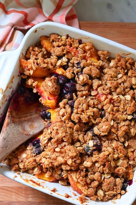 My Fresh Peach and Blueberry Crisp uses ripe, fresh peaches that taste even sweeter with the addition of tart, blueberries! Peach And Blueberry Crisp, Peach Blueberry Crisp, Homemade Easy Recipes, Fresh Blueberry Recipes, Canned Blueberries, Blueberry Crisp, Blueberry Topping, Peach Blueberry, Peach Crisp